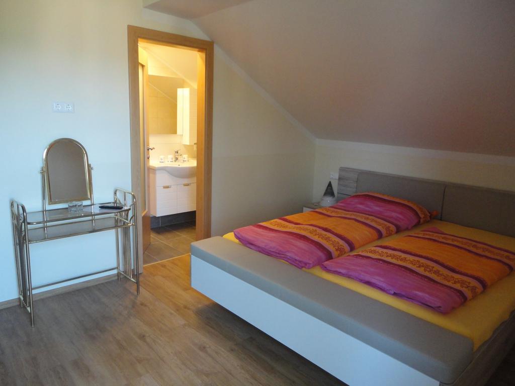 Ferienhaus Burgblick Treffen am Ossiacher See Zewnętrze zdjęcie